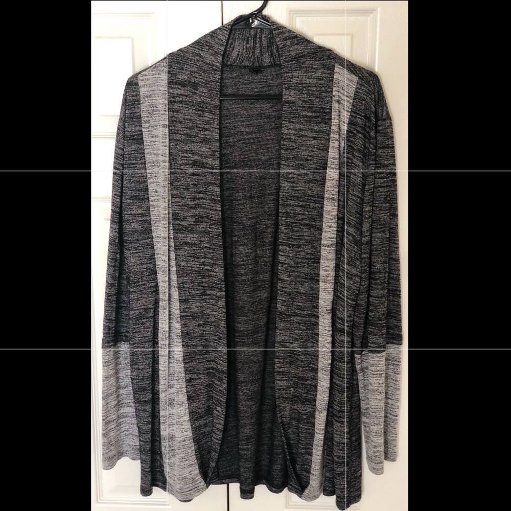 Speckled Grey and Black flowed cardigan.